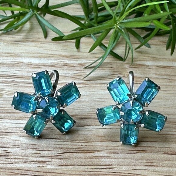 VTG Art Deco Earrings Floral Design Blue Rhinestone Silver Tone Screw Back 0.75" - Picture 1 of 6